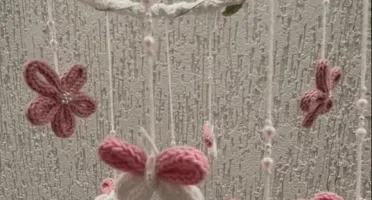 Móbile Borboletas e Flores em Tricotin