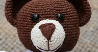 Urso Marrom Laço Branco Amigurumi