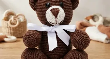 Urso Marrom Laço Branco Amigurumi