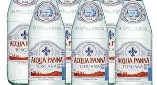 Água Mineral Italiana Acqua Panna Personalizada