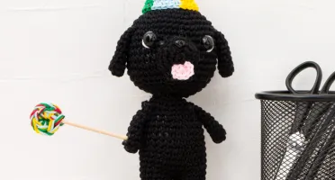 Cachorro Preto Numquiditu em Amigurumi