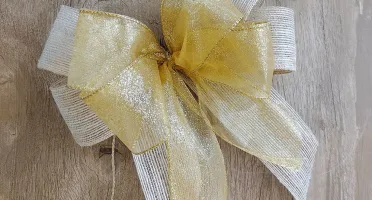 Laço de Juta G com Organza Ouro