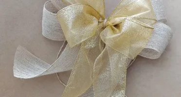 Laço de Juta G com Organza Ouro