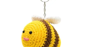 Chaveiro Abelha grande em amigurumi