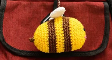 Chaveiro Abelha grande em amigurumi