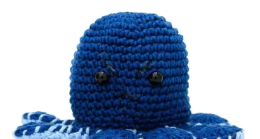 Polvo Reversível Humor Azul Amigurumi