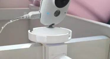 Suporte Ajustável de Berço para Babá Eletrônica