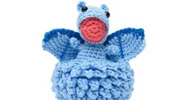 Ovo com filhote de Dragão azul em amigurumi