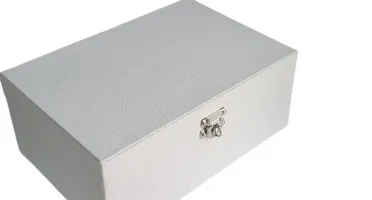 Porta-Joias em Linho Off-White de 4 Andares
