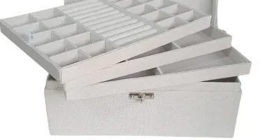 Porta-Joias em Linho Off-White de 4 Andares