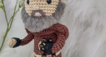 Padre Pio em crochê Amigurumi