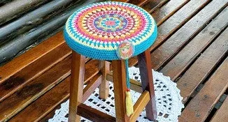 Capa para Banqueta Mandala Multicolorida em Crochê
