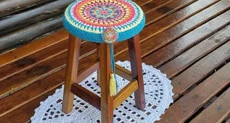 Capa para Banqueta Mandala Multicolorida em Crochê