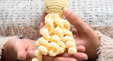Polvo Pequeno Amarelo Amigurumi