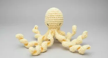 Polvo Pequeno Amarelo Amigurumi