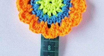 Flor Primavera em Crochê (7cm)