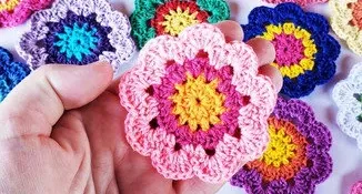 Flor Primavera em Crochê (7cm)