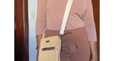 Bolsa de crochê transversal com alça regulável