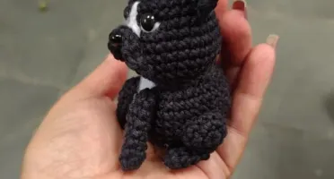 Mini Buldogue Francês - Amigurumi de Crochê