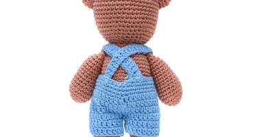 Urso de Jardineira em Amigurumi