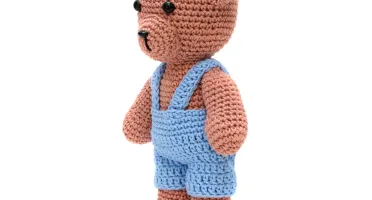 Urso de Jardineira em Amigurumi