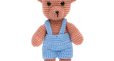 Urso de Jardineira em Amigurumi