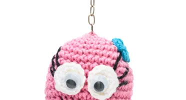 Chaveiro Carinha Feliz Rosa em Amigurumi