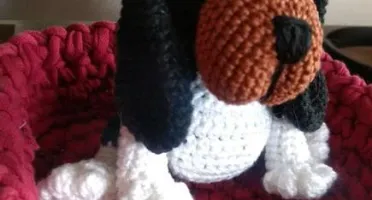 Mini Basset - Amigurumi de Crochê