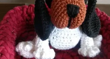 Mini Basset - Amigurumi de Crochê