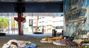 Doe para moradores de rua de Sp