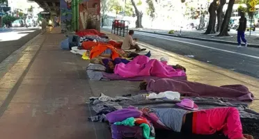 Doe para moradores de rua de Sp