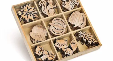 Apliques de Madeira 3 x 3 cm - Pacote com 9 Unidades