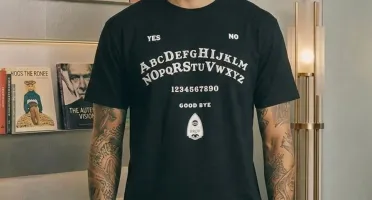 Camiseta Preta Ouija Board