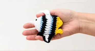 Chaveiro Acará Bandeira em amigurumi
