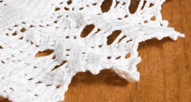 Toalhinha branca em crochê