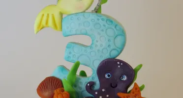 Tipo de bolo personalizado em biscuit