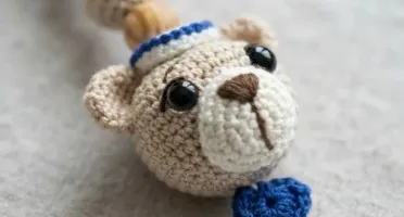 Prendedor Chupeta Urso Marinheiro Amigurumi