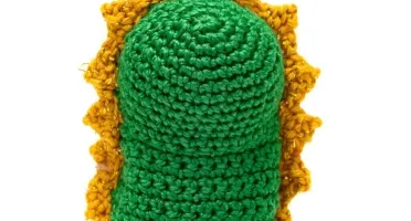 Mini Nossa Senhora de Guadalupe em amigurumi