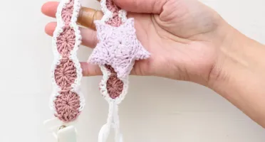 Prendedor de Chupeta Bege com Estrela do Mar em Crochê