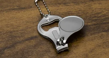 Chaveiro 2 em 1 com Abridor e Cortador de Unhas