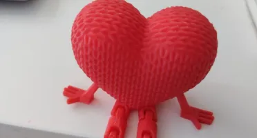 Coração Decorativo Sentado com Textura de Crochê