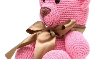 Urso Rosa Laço Dourado Amigurumi