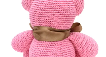 Urso Rosa Laço Dourado Amigurumi