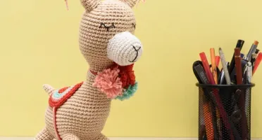 Lhama em amigurumi