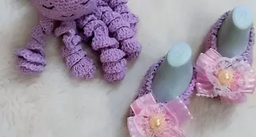 Kit Sapatinho e Polvo Lilás com Flores