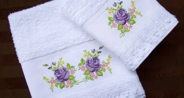 Jogo de Toalhas Floral com Guipir