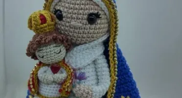 Nossa Senhora do Bom Parto em Crochê Amigurumi