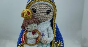 Nossa Senhora do Bom Parto em Crochê Amigurumi