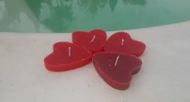 Kit 10 velas aromáticas vermelhas em formato de coração
