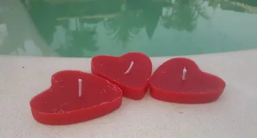 Kit 10 velas aromáticas vermelhas em formato de coração